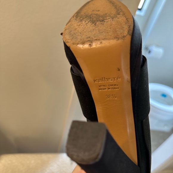 Shoes - Picture 5 of 6